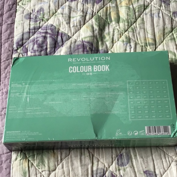 Makeup Revolution Colour Book Shadow Palette CB05 Green Blue Sealed in Box - Picture 5 of 5